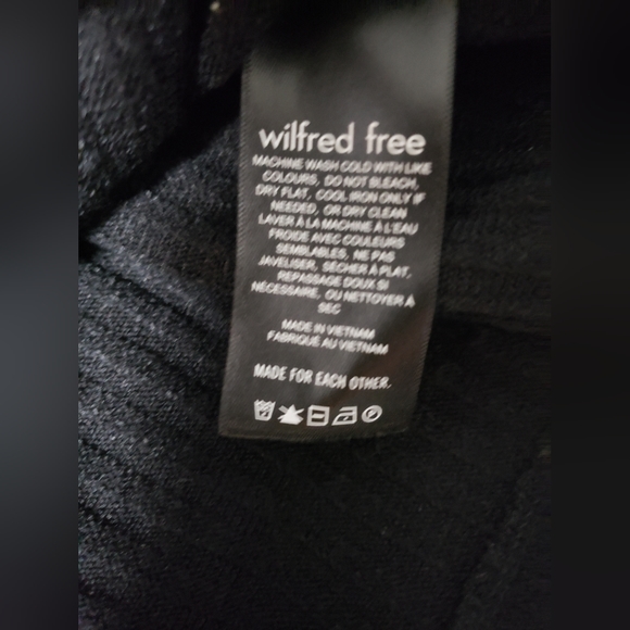 Black Aritzia turtleneck - Picture 3 of 5